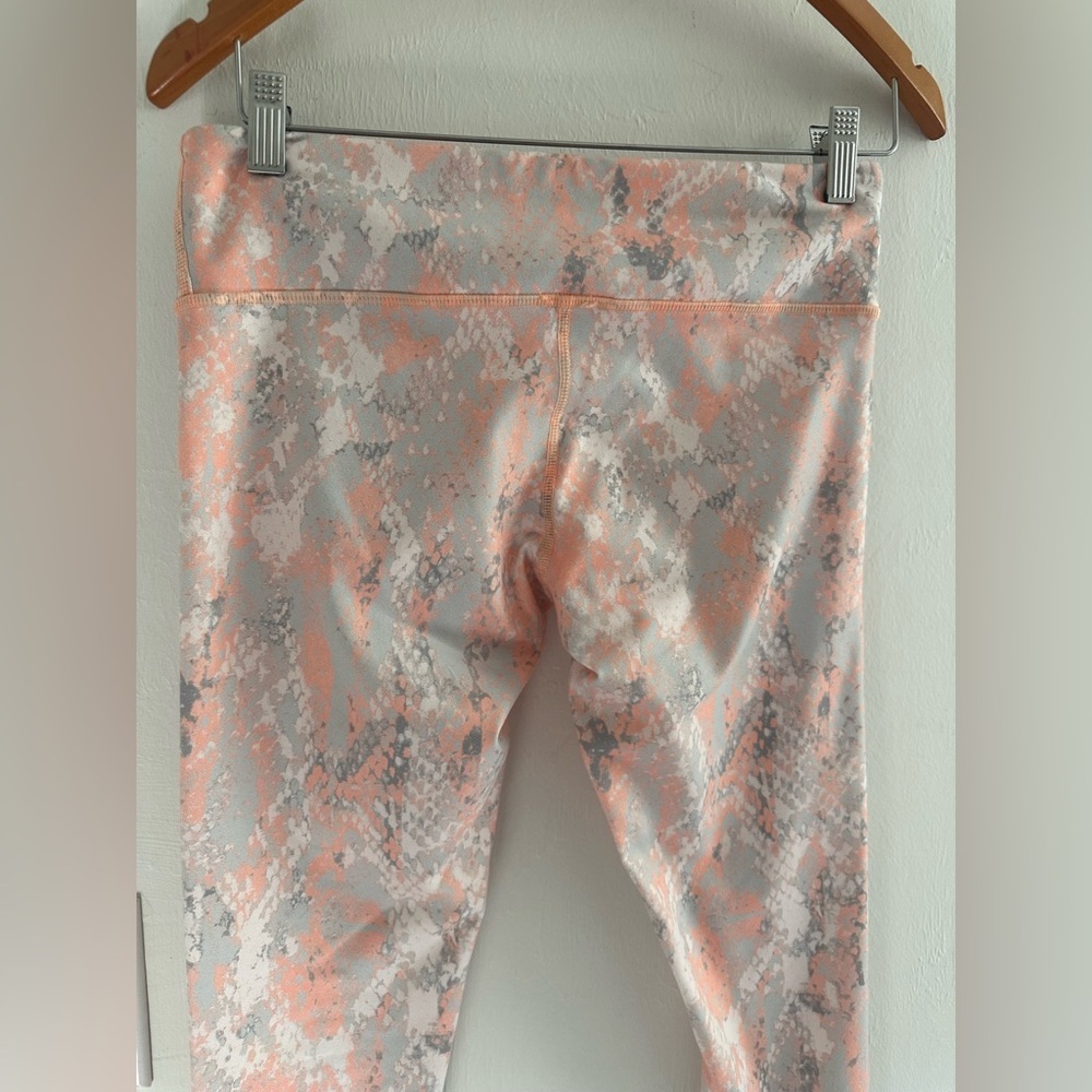 ALO Yoga Leggings - Picture 9 of 9